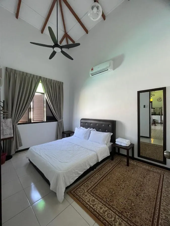 Traditional Melaka Homestay With Private Pool Kampong Bukit Katil Holiday home